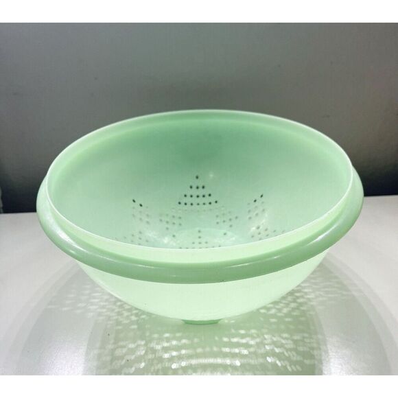 Vintage Tupperware Jadeite Green Colander Strainer Bowl #339 Star Pattern 10" - Picture 1 of 6